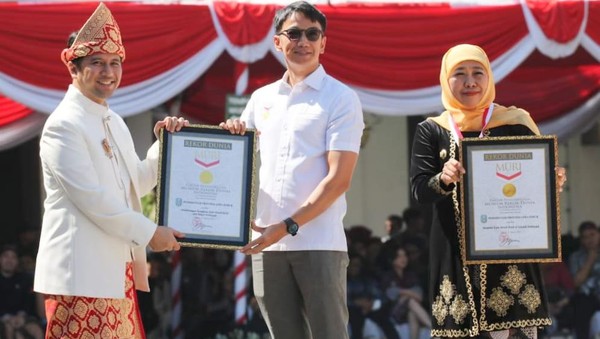 gubernur-dan-wakil-gubernur-jawa-timur-1755415044791_169