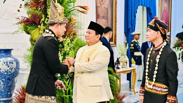 prabowo-ngobrol-bareng-ahy-dok-istimewa-1755423055883_169